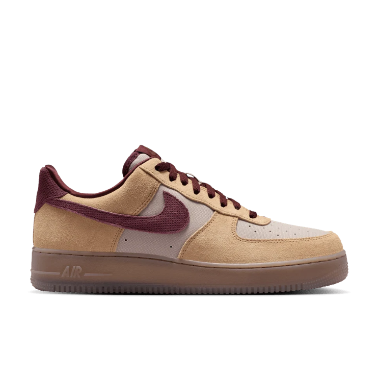 Nike Low-Top Sneakers – Beige & Burgundy