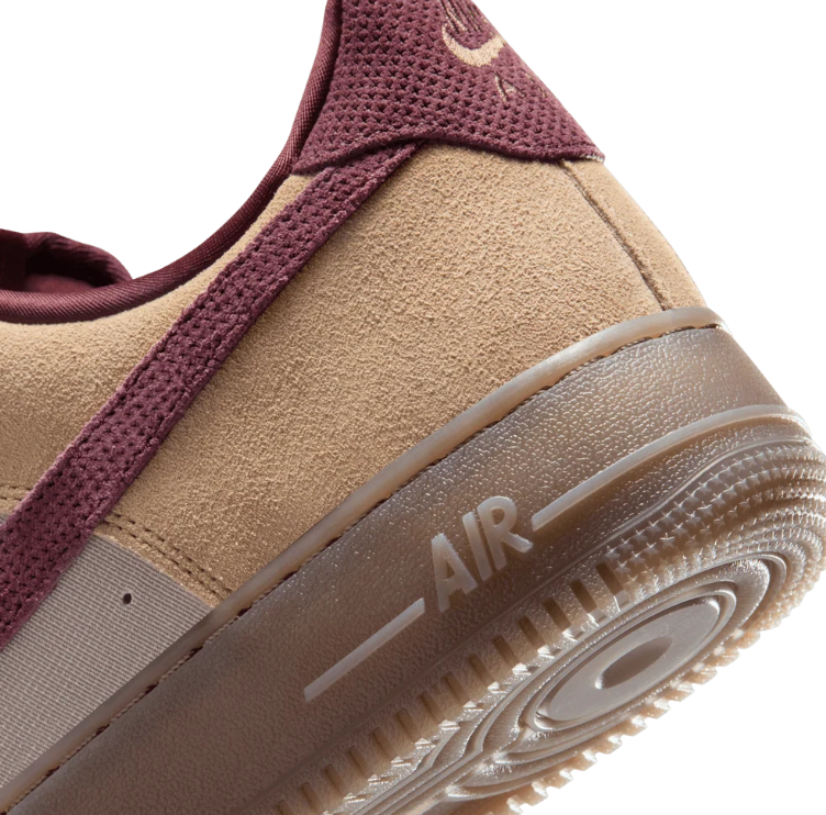 Nike Low-Top Sneakers – Beige & Burgundy