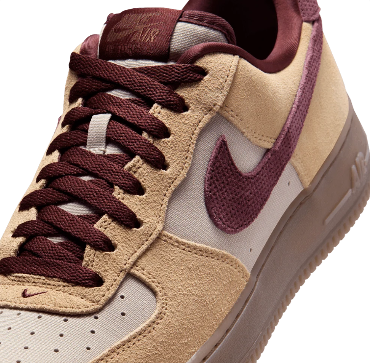 Nike Low-Top Sneakers – Beige & Burgundy