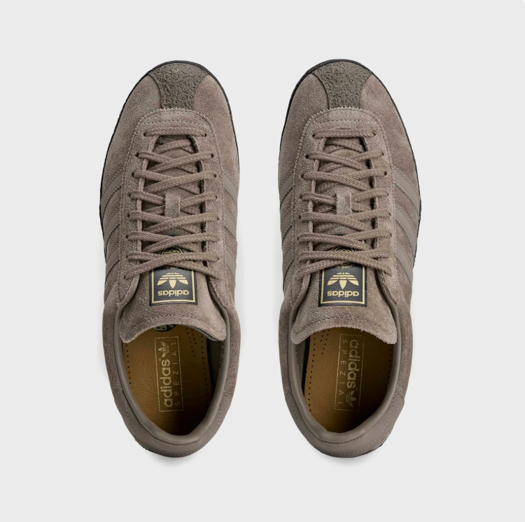 adidas  Low-Top Sneakers with Black Sole