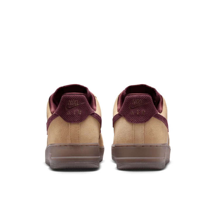 Nike Low-Top Sneakers – Beige & Burgundy