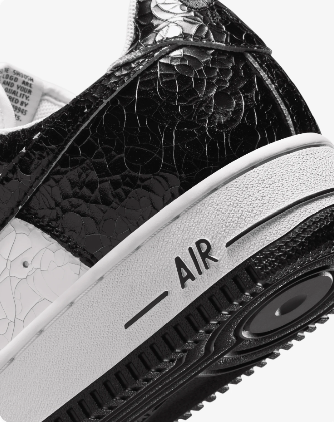 Nike Low-Top Sneakers – Black & White Crackle Finish