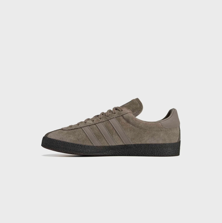 adidas  Low-Top Sneakers with Black Sole