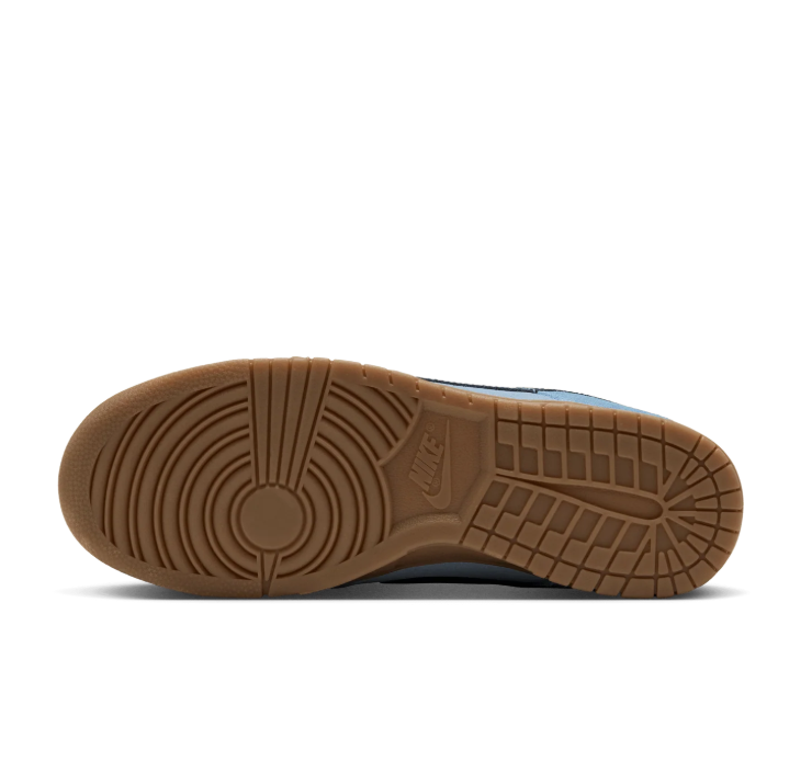 Nike Low-Top Sneakers – Light Blue, Navy & Gum