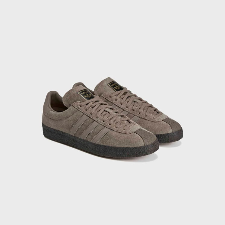 adidas  Low-Top Sneakers with Black Sole